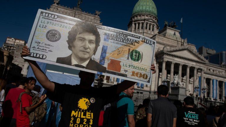 Milei Introduces Bill to Stop Money Issuance Into Congress